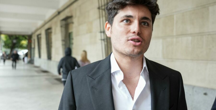 el congreso retira temporalmente las acreditaciones a vito quiles y bertrand ndongo