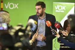 el presidente de vox en murcia rechaza dimitir y cuestiona a la direccion nacional