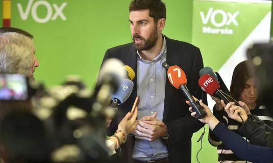 el presidente de vox en murcia rechaza dimitir y cuestiona a la direccion nacional