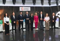 azcon saca pecho en el debate de una economia envidiable mientras el resto de candidatos cuestiona sus politicas