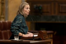 el congreso tumba la ley de vox para prohibir el burka solo apoyada por el pp y upn