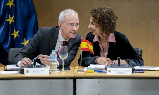 espana rebajara el deficit y cumplira con las reglas fiscales si aplica medidas de ajuste