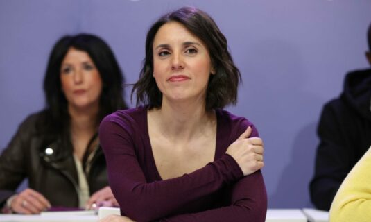 irene montero asocia la retirada de diaz a problemas internos de sumar y defiende liderazgos fuertes en la izquierda