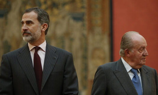 casa real cree que el rey emerito deberia recuperar su residencia fiscal en espana si quiere regresar