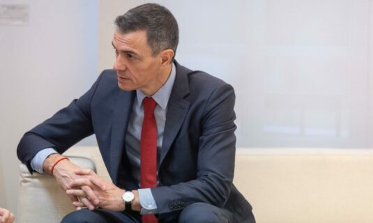 sanchez prohibira las redes sociales a menores de 16 anos y perseguira a plataformas que no eliminen contenido de odio