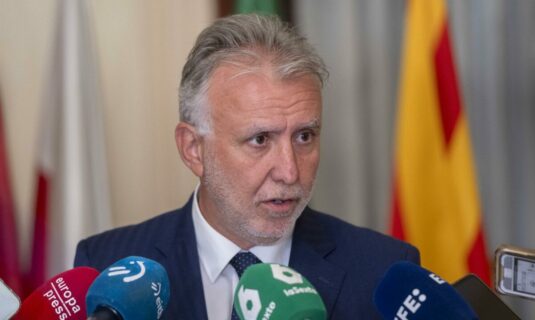 angel victor torres insinua que felipe gonzalez deberia irse del psoe pero admite que deben hacer autocritica