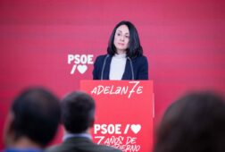 torro afirma que felipe gonzalez ya no es un referente y critica a garcia page por comprar el marco del pp