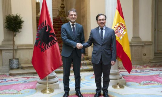 albares reitera el apoyo de espana a la candidatura de albania en su proceso de adhesion a la ue