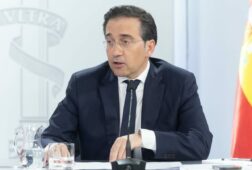 gobierno no teme consecuencias por parte de eeuu por no permitir el uso de las bases y defiende que no esta solo