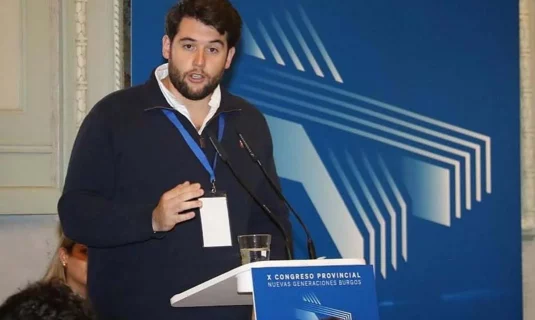 el exsecretario general de nngg del pp admite que aviso a vox de su dimision y que quizas fiche por ese partido