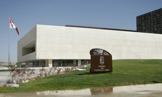 manueco inicia este miercoles con vox sus reuniones para encaminar la legislatura y el jueves se cita con el resto