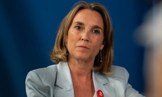 el pp confia en el apoyo de junts para frenar la regulacion de migrantes aunque teme que el psoe maniobre para impedirlo