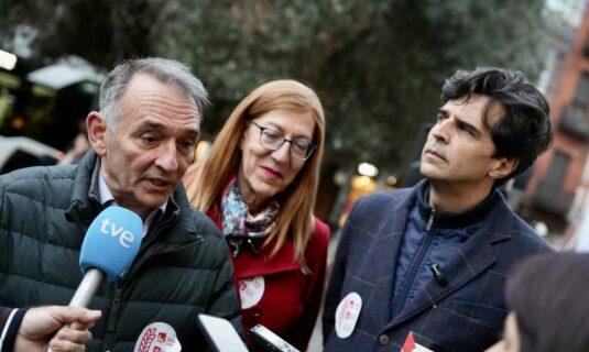 iu avisa que en el gobierno de coalicion todos los ministros son iguales y el psoe no puede imponer toda su agenda