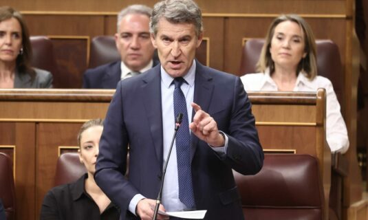 feijoo aconseja evitar otro decreto omnibus con la crisis de iran y sanchez le insta a desmarcarse de trump