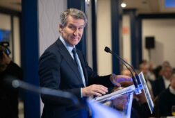 feijoo pide preservar la relacion con eeuu y acusa a sanchez de ir contra la seguridad de espana por interes electoral