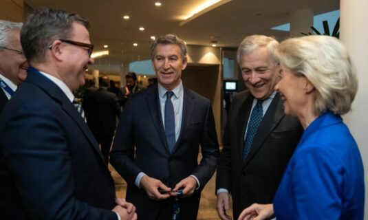 feijoo dice que la falta de presupuestos evidencia que gobierno es un zombi y pide a sanchez convocar elecciones