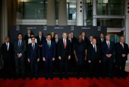 el rey llama a la maxima moderacion en el uso de la fuerza en oriente proximo