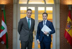 sanchez y pradales acuerdan la cogestion de los aeropuertos vascos a traves de un organo bilateral