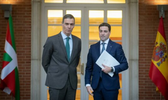 sanchez y pradales acuerdan la cogestion de los aeropuertos vascos a traves de un organo bilateral