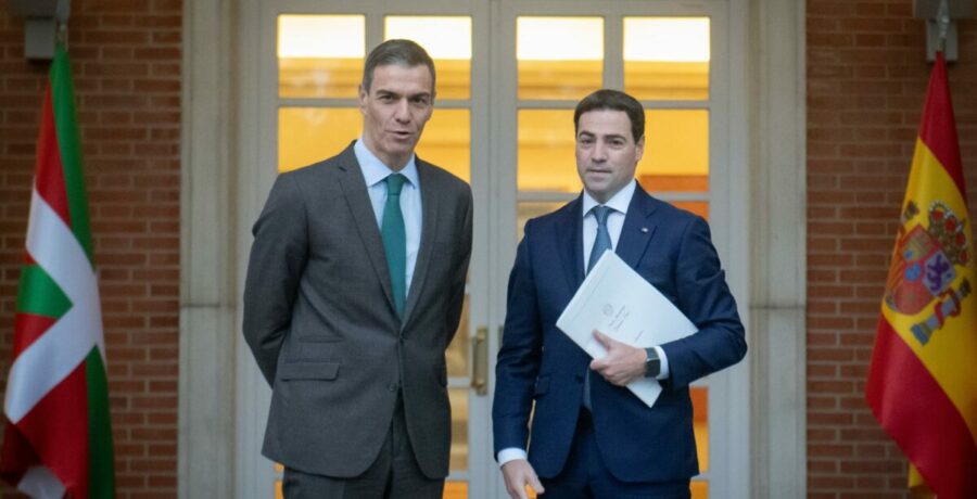 sanchez y pradales acuerdan la cogestion de los aeropuertos vascos a traves de un organo bilateral