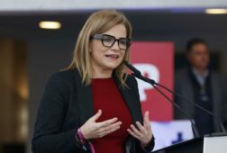 bernabe ve una buena noticia el regreso de oltra porque valencia necesita absolutamente un cambio