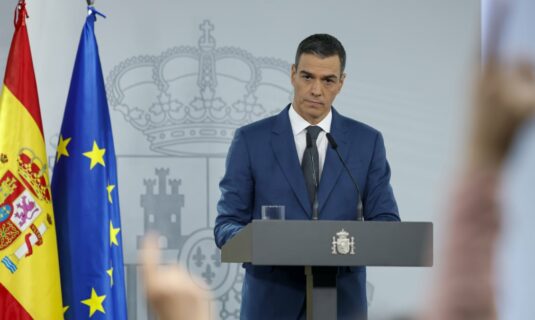 sanchez deja en el aire la presentacion de los pge este mes por la gravedad de la situacion internacional
