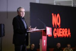 zapatero se muestra orgulloso de la valentia y patriotismo de sanchez por decir a trump que en espana manda espana