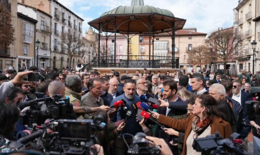 abascal defiende que un pacto puntual en extremadura se ha producido porque no estaba genova poniendo zancadillas