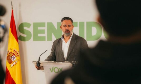 abascal acusa al pp de promover mentiras y una guerra sucia contra vox y constata la dificultad de pactar