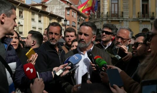 abascal condiciona los pactos en extremadura y aragon a un cambio de rumbo radical que ofrezca garantias a vox