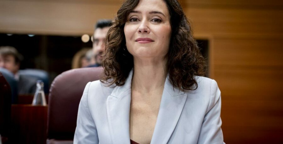 ayuso niega que no pudieran contactar con ella y cree que utilizarla de comodin no tapa crisis de gobierno