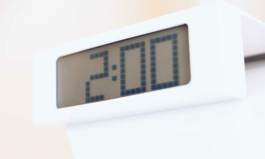 esta noche cambio de hora a las 200 seran las 300