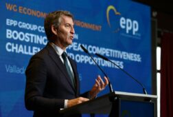 feijoo acusa a sanchez de hacer negocios con maduro hay que saber cuales son los intereses de pdvsa con el gobierno