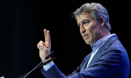 feijoo cumple cuatro anos en genova con un pp unido por sus victorias electorales pero sin liberarse de la sombra de vox