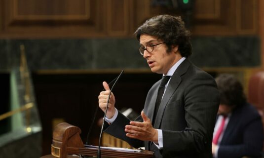 vox insiste en culpar al pp de la guerra sucia de los criticos y cree que buscan sabotear los pactos en ccaa