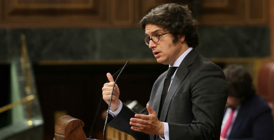 vox insiste en culpar al pp de la guerra sucia de los criticos y cree que buscan sabotear los pactos en ccaa