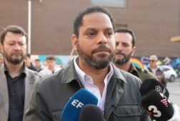 garriga pide a los criticos con la direccion de vox dejar de torpedear la alternativa