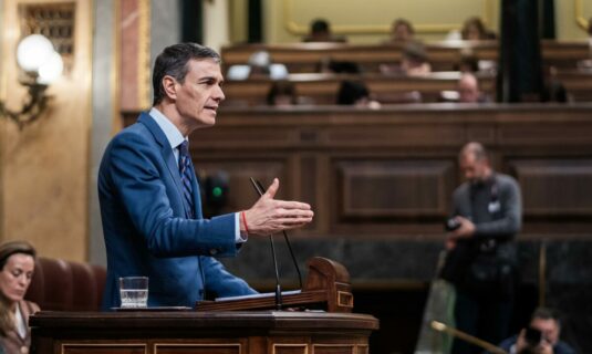 sanchez anima a vox a llamarse abascal s l porque su patria es un billete de 500 euros y maneja una caja a