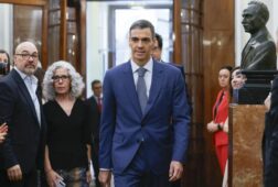 espana cierra su espacio aereo a los aviones implicados en la guerra de iran