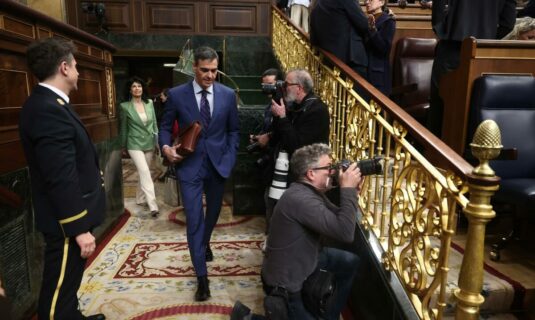 sanchez acusa a pp y vox de contribuir al desastre absoluto de la guerra de iran con su apoyo o su silencio