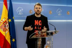 sumar reprocha al psoe que ya va tarde con el escudo social y reclama un impuesto a grandes supermercados