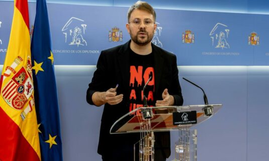 sumar reprocha al psoe que ya va tarde con el escudo social y reclama un impuesto a grandes supermercados