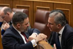 ortega smith avanza que mantendra el escano en el congreso aunque sea en el grupo mixto