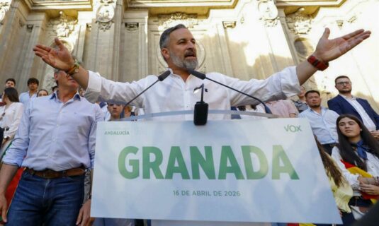 abascal se felicita por el acuerdo pp vox para en extremadura y anuncia una vicepresidencia para deshacer leyes