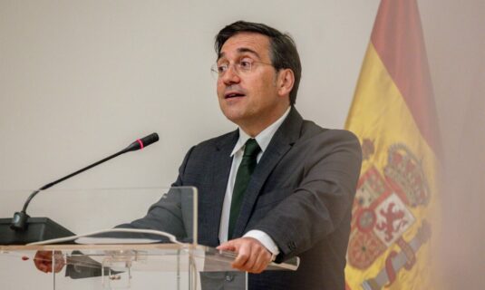 albares asegura que no puede ser que la ue no haya dicho absolutamente nada contra los ataques de israel en libano