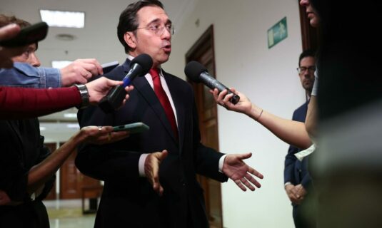 espana reabre su embajada en teheran para apoyar el esfuerzo por la paz en oriente proximo durante el alto el fuego