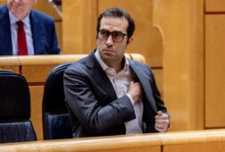 carlos cuerpo se estrenara manana en el control del senado como vicepresidente con un cara a cara con el pp