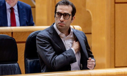 carlos cuerpo se estrenara manana en el control del senado como vicepresidente con un cara a cara con el pp