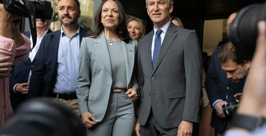 feijoo respalda a corina machado el sitio de espana es con la libertad y no con la dictadura escondida en barajas