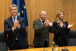 feijoo elogia los logros de moreno y admite que en estos tiempos la mayoria absoluta es dificil